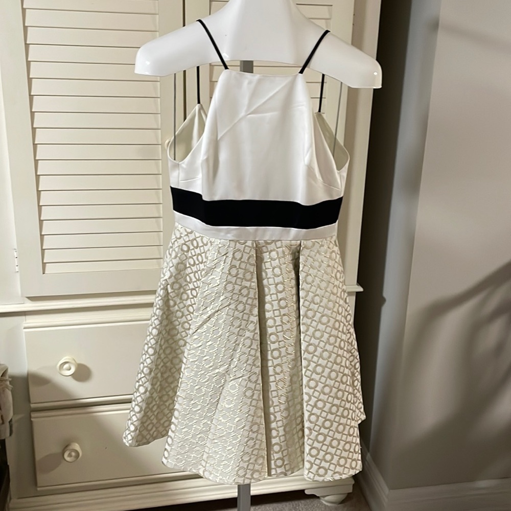 Beautiful party dress!